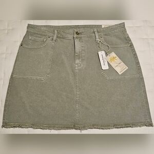 NWT Tommy Bahama Sea Glass Utility Jean Skirt: Size 16: Scottish Moss Wash